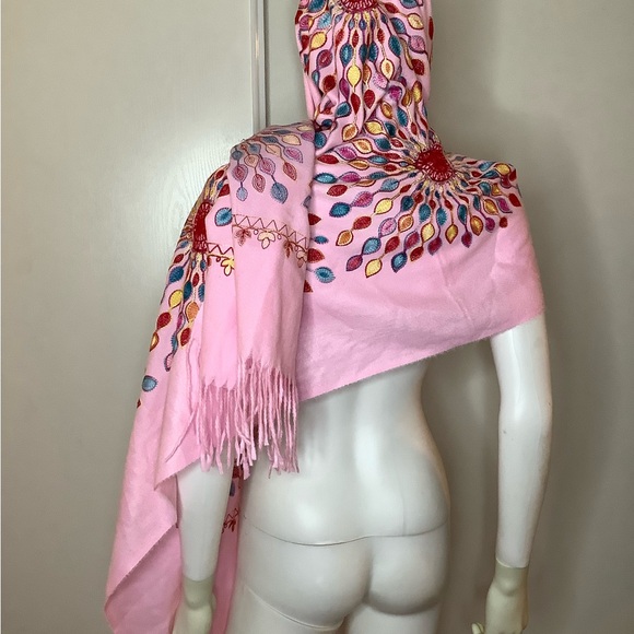 NWOT Pink Multicolor Patterned Fleece Scarf - Picture 7 of 10